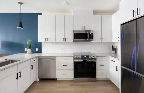 Civic Center Apartment | Landing | Amazing 1BD, Gym, Rooftop Lounge