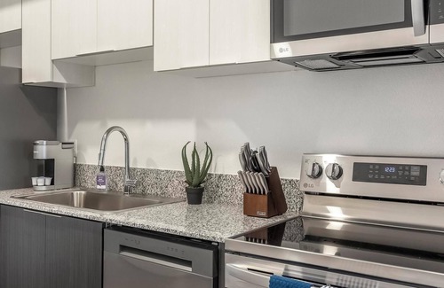 North Mountain Apartment | Landing | Amazing 1BD, Pool, Gym