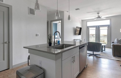 MLK Apartment | Landing | Amazing 1BD, Rooftop Lounge, Courtyard