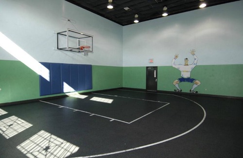 Southbelt/Ellington Apartment | Landing | Amazing 2BD, Game Room, Pool