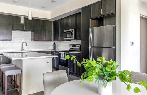Palmetto Apartment | Landing | Amazing 2BD, Gym, Pool