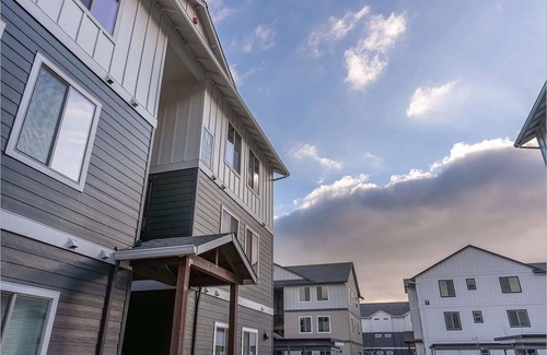 Woodburn Apartment | Landing | Amazing 2BD, Pool, Clubhouse