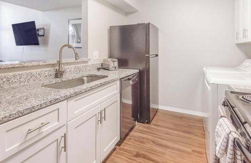 Cordova Apartment | Landing | Amazing 2BD, Pool, Gym