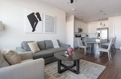 Wetmore Apartment | Landing | Amazing 2BD, Pool, Clubhouse