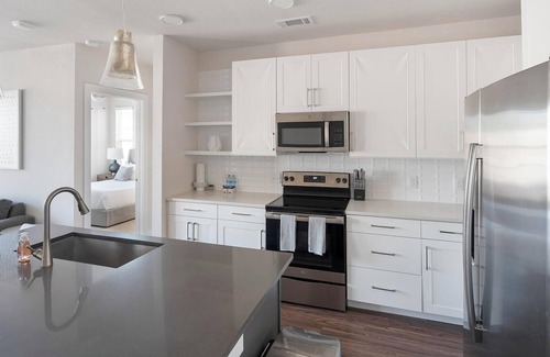 Wetmore Apartment | Landing | Amazing 2BD, Pool, Clubhouse