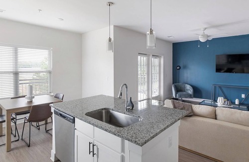 Athens Apartment | Landing | Amazing 3BD, Yoga Studio, Gym