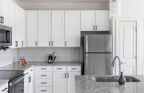 Athens Apartment | Landing | Amazing 3BD, Yoga Studio, Gym
