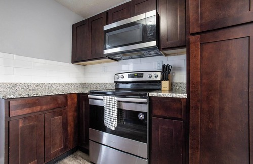 Fort Wayne Apartment | Landing | Amazing Studio, Gym, Pool