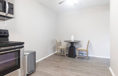 Ann Arbor Apartment | Landing at Arbor Haus - 1 Bedroom in Carpenter
