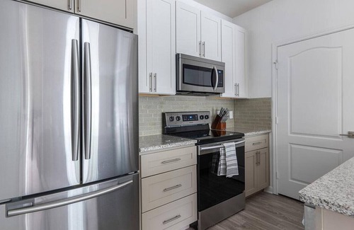 Austin Apartment | Landing at Cortland South Park Terraces - 1 Bedroom in Southpark Meadows