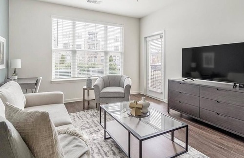 Crabtree Apartment | Landing at Crabtree Lakeside Residences - 1 Bedroom in Northwest Raleigh