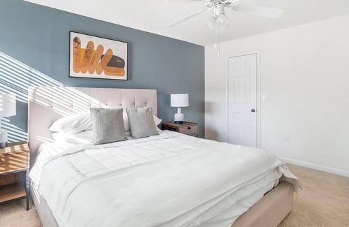Crestline Heights Apartment | Landing at Crowne at Grandview - 2 Bedrooms in Overton