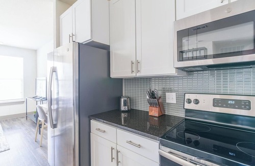 Conroe Apartment | Landing at Enclave at Woodland Lakes - 1 Bedroo.