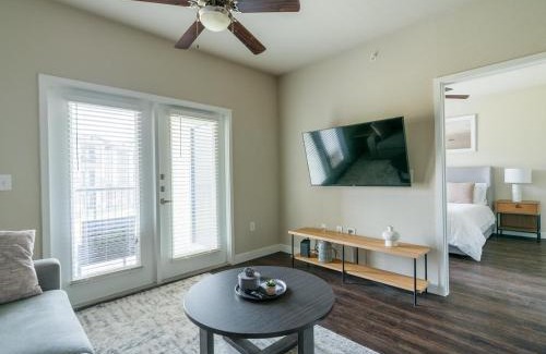 Katy Apartment | Landing at Falcon at Grand Harbor - Katy