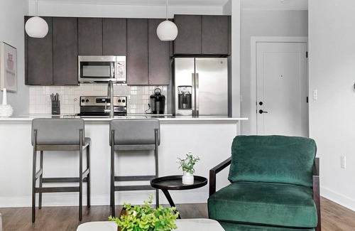 Downtown Apartment | Landing at Foster on the Park - 1 Bedroom in Do.