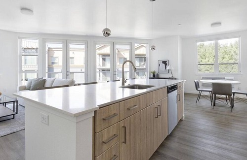 Hayden Island Apartment | Landing at Harbor Sky - 2 Bedrooms in Bridgeton