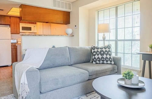 Biggs Field Apartment | Landing at High Ridge Apartments - 1 Bedroom in East El Paso