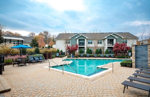 Paw Creek Apartment | Landing at Highland Park at Northlake - 1 Bedro.