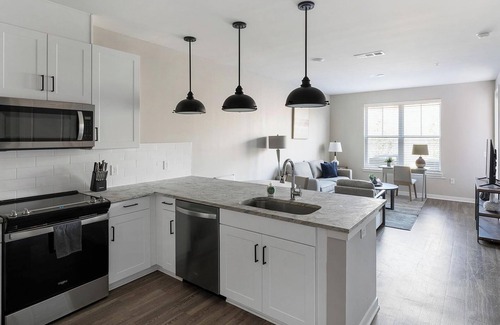 Huntsville Apartment | Landing at Laurel at Dry Creek - 1 Bedroom in E.