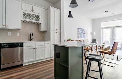 Cary Apartment | Landing at Lofts at Weston Lakeside - 2 Bedrooms in Cary
