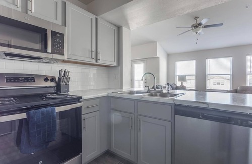 Broken Arrow Apartment | Landing at Redbud Ranch - 1 Bedroom in Broken A.
