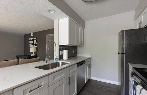 Indianapolis Apartment | Landing at Riverbend - 2 Bedrooms in Castleton