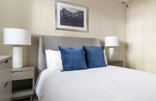 Northwest Raleigh Apartment | Landing at Rose Heights Apartments - 1 Bedroom in Northwest Raleigh
