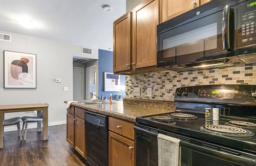 Brooks City Base Apartment | Landing at The Anderson at Brooks - 1 Bedroom in Stinson Airport Vicinity
