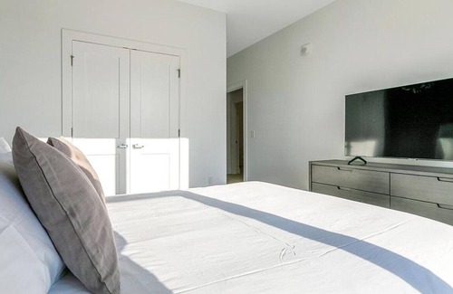 Blue Ash Apartment | Landing at The Approach at Summit Park - 3 Bedrooms in Downtown Blue Ash