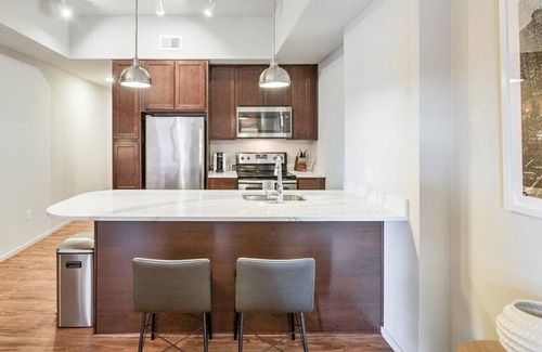 Southeast Omaha Apartment | Landing at The Breakers - 1 Bedroom in Downtown