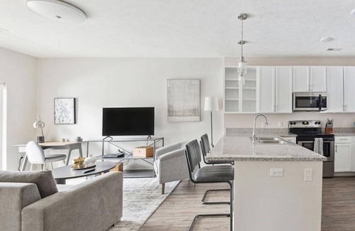 Dundee-Happy Hollow Historic District Apartment | Landing at The Duke of Omaha Apartments - 1 Bedroom in Dodge Street Corridor