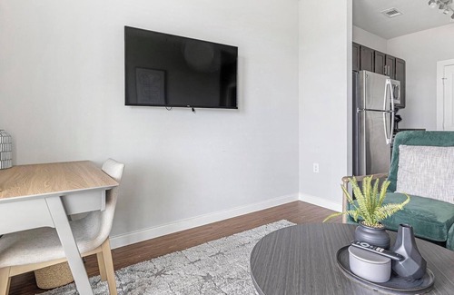 Buda Apartment | Landing at The Green at Plum Creek - 1 Bedroom .