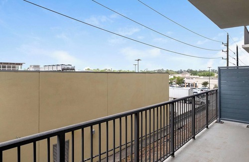 Woodlake - Briar Meadow Apartment | Landing at The Hayworth - 1 Bedroom in Westside