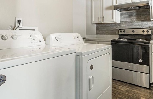 Ellenwood Apartment | Landing at The Park at London - 1 Bedroom in Morrow
