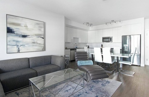 Port Tampa City Apartment | Landing at The Pointe on Westshore - 2 Bedrooms.