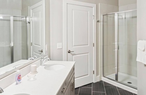 Roselawn Finance Apartment | Landing at The Red Apartments - 2 Bedrooms in Madisonville