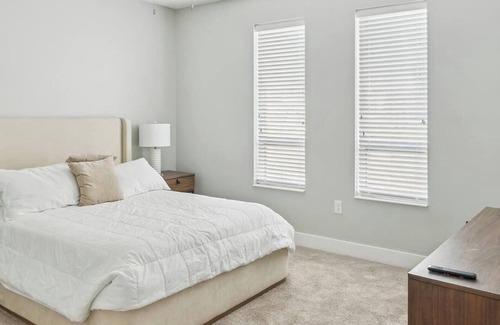 Roselawn Finance Apartment | Landing at The Red Apartments - 2 Bedrooms in Madisonville