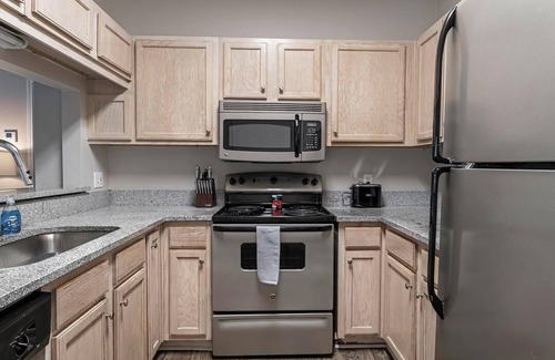 Crestline Heights Apartment | Landing at Village At Caldwell Mill - 3 Bedrooms in Overton