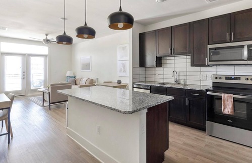 Fort Worth Apartment | Landing | Beautiful 1BD, Gym, Yoga Studio