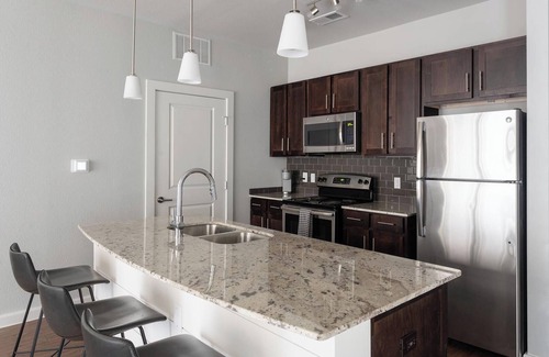 Buda Apartment | Landing | Beautiful 1BD, Clubhouse, Pool