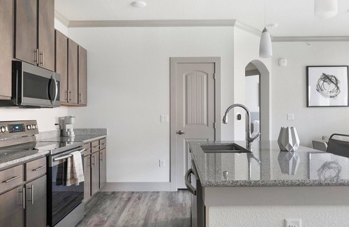 Manor Apartment | Landing | Beautiful 1BD, Courtyard, Pool