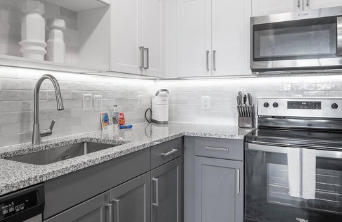 Sanford Apartment | Landing | Beautiful 1BD, Gym, Pool