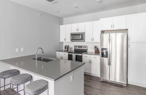 Madison Apartment | Landing | Beautiful 1BD, Pool, Gym