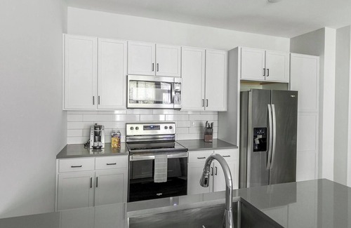 Madison Apartment | Landing | Beautiful 1BD, Pool, Gym