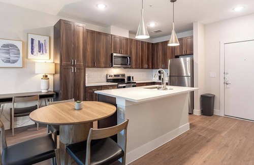 Seguin Apartment | Landing | Beautiful 1BD, Pool, Gym