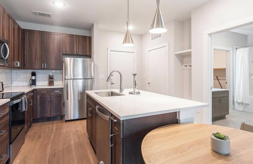 Seguin Apartment | Landing | Beautiful 1BD, Pool, Gym