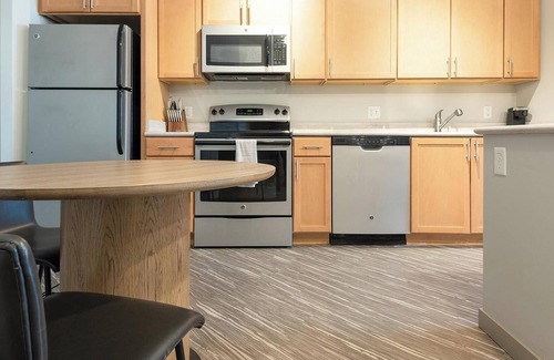 St. Louis Apartment | Landing | Beautiful 1BD, Gym, Courtyard