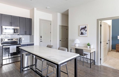Denton Apartment | Landing | Beautiful 2BD, Gym, Courtyard