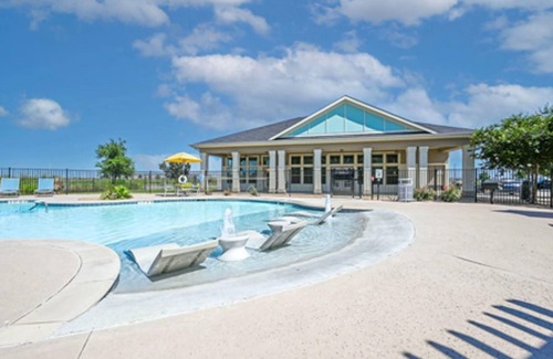 Lockhart Apartment | Landing | Beautiful 2BD, Clubhouse, Gym