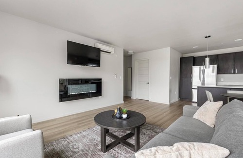 Hayden Island Apartment | Landing | Beautiful 2BD, Clubhouse, Gym